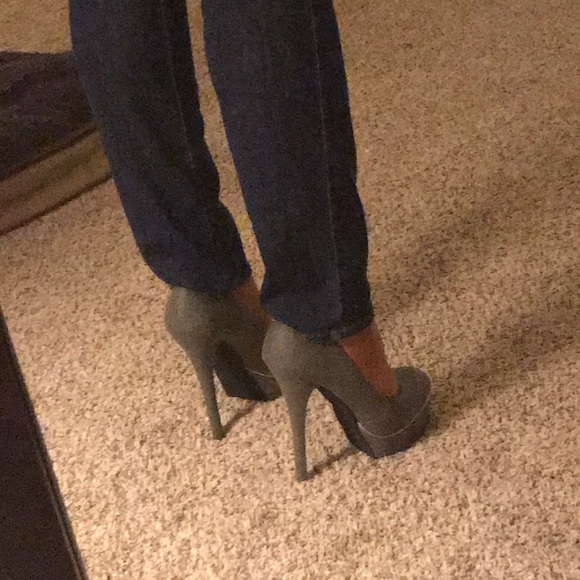 Gray platform heels 👠 - Picture 5 of 5
